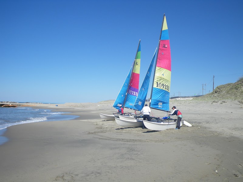 上新栄町海岸の砂浜とホビーキャット